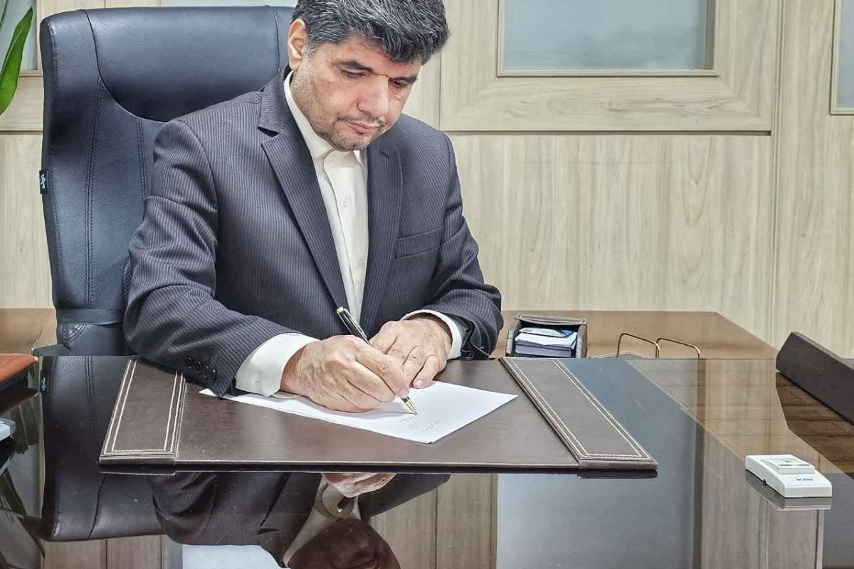 خبرنگاران و روزنامه‌نگاران، حلقه واسط‌ و تعادل بخش ارتباط حاکمیت با جامعه هستند 
